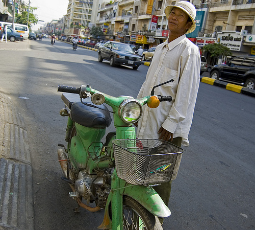 moto taxi driver on monivong ave, phnom penh