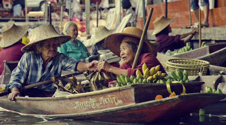 floating markets in Thailand