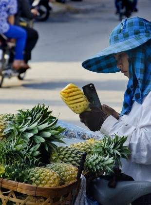 Carving a pineapple, Cambodia style